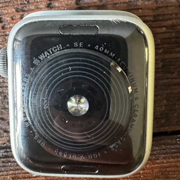 Apple Watch SE 40mm Aluminum/Ceramic case - Picture 5 of 5